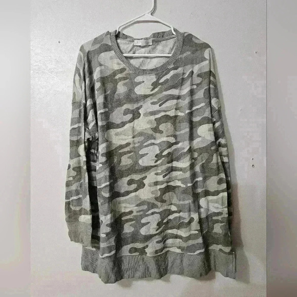 Planet gold plus size long sleeve top! - Picture 1 of 6